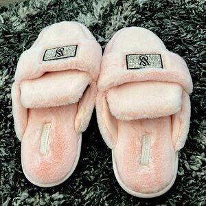Brand new never worn! Victoria’s Secret pink slippers size M